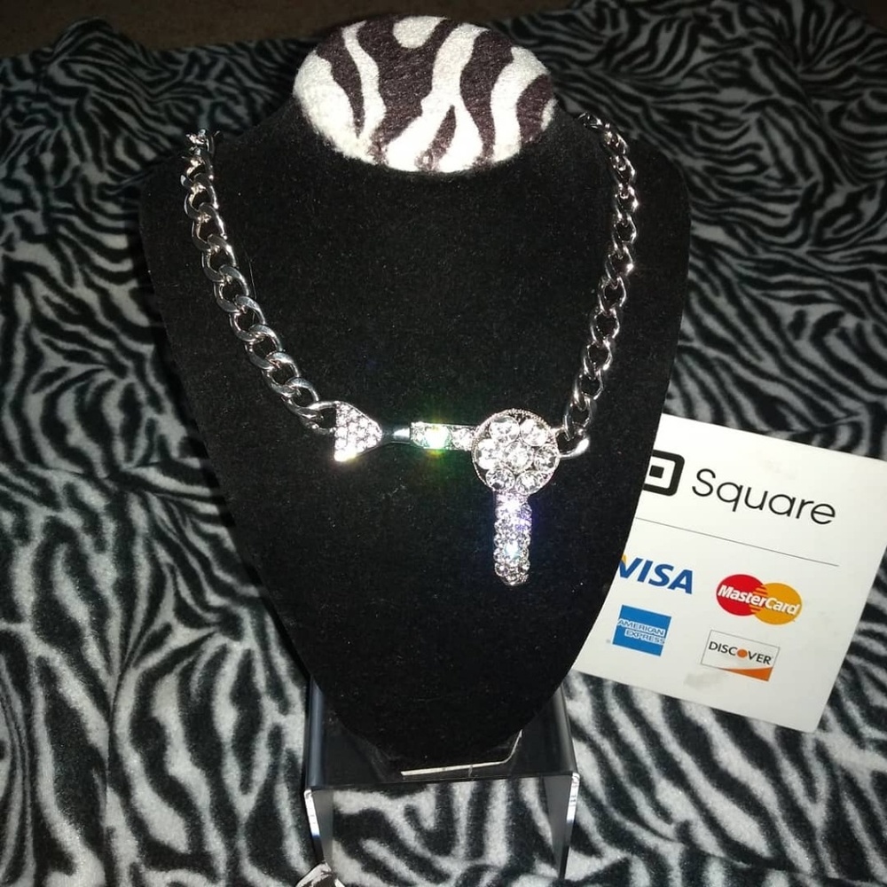 Jewelry - Picture 3 of 4